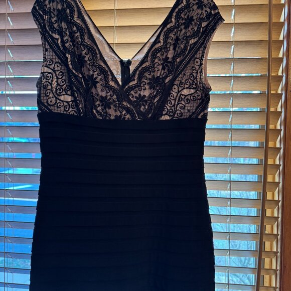 Adrianna Papell Black Lace Cocktail Dress – Size 14, Worn once, Stunner! - Picture 5 of 8